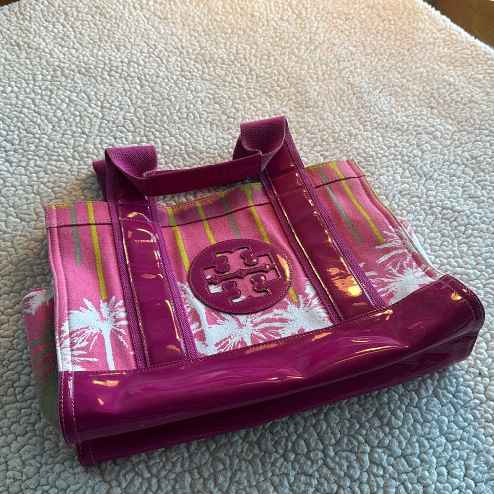 Tory Burch Tote bag. Great condition Pink patent vinyl